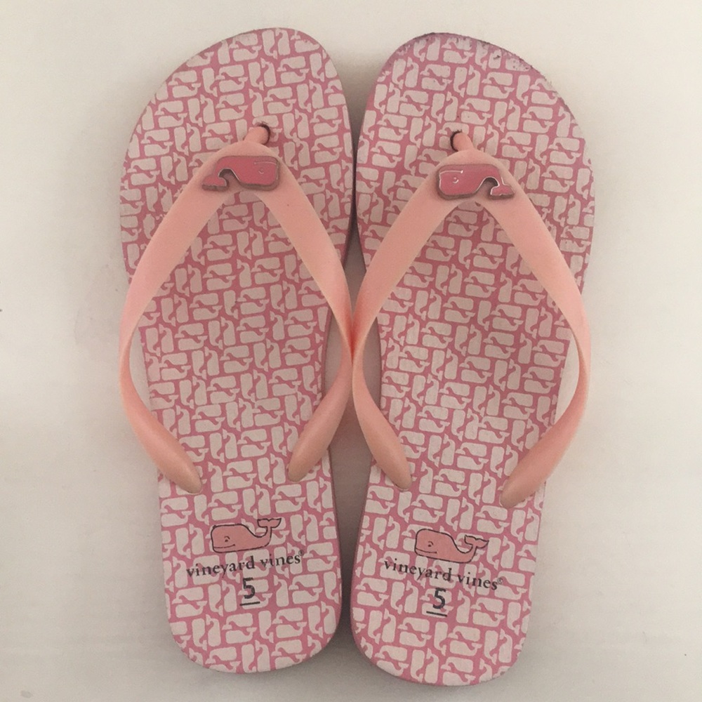 Vineyard vines flip flops